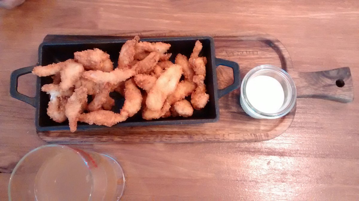 EbocadoMADrid's tweet photo. Amig@s, se acerca la #horadecomer! Y estos fingers de pollo están de muerte, palabra de #Ebocado 😉 ¿Os apuntáis? #FelizMartes 🍻🍽️ https://t.co/VXCQKKRLXe