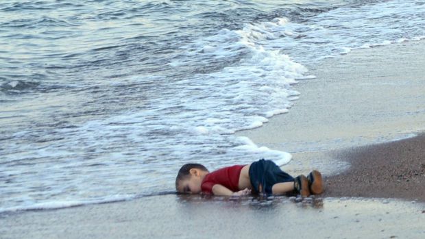 Remember when this image went viral, everyone campaigned to support refugees. It's sad how quickly we move on from issues #WorldRefugeeDay