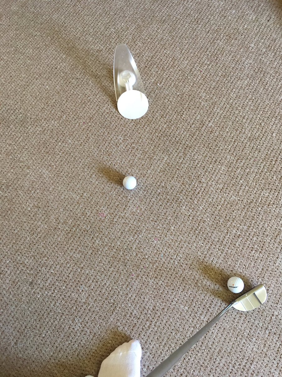 elemgy_'s tweet photo. When you have pneumonia & can't play golf my Puttout keeps me going. @puttoutgolf #PuttOut #Golf #Practice #Putting #PressurePutting โณ๏ธ https://t.co/0TDgUQYbIc