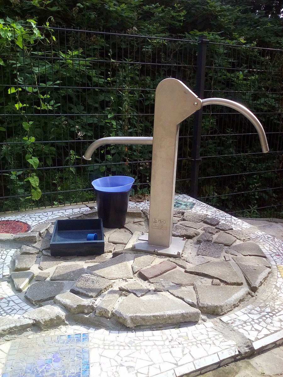 zmlkoetsveld's tweet photo. Plezier met water, spelen met water #natuurspeelplein #buitenspelen #waterspel https://t.co/44NOTIbuOz