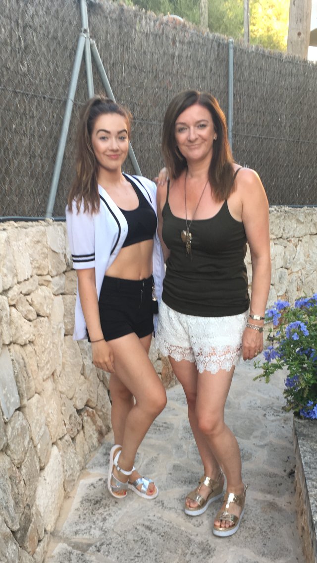 Judepike2's tweet photo. @annabelarthur Happy 18th Birthday my gorgeous girl 😘🍾 https://t.co/DlsfsYgTuA