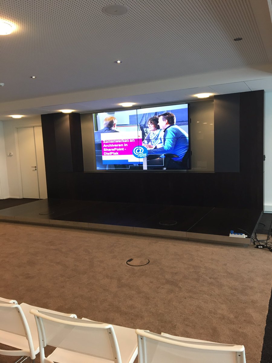 Robert_Wetting's tweet photo. Vandaag superleuke dag bij @provfryslan We presenteren de ins and outs van DielPlak aan collega's overige provincies. #SharePoint #Office365 https://t.co/AlZrKYSwdw