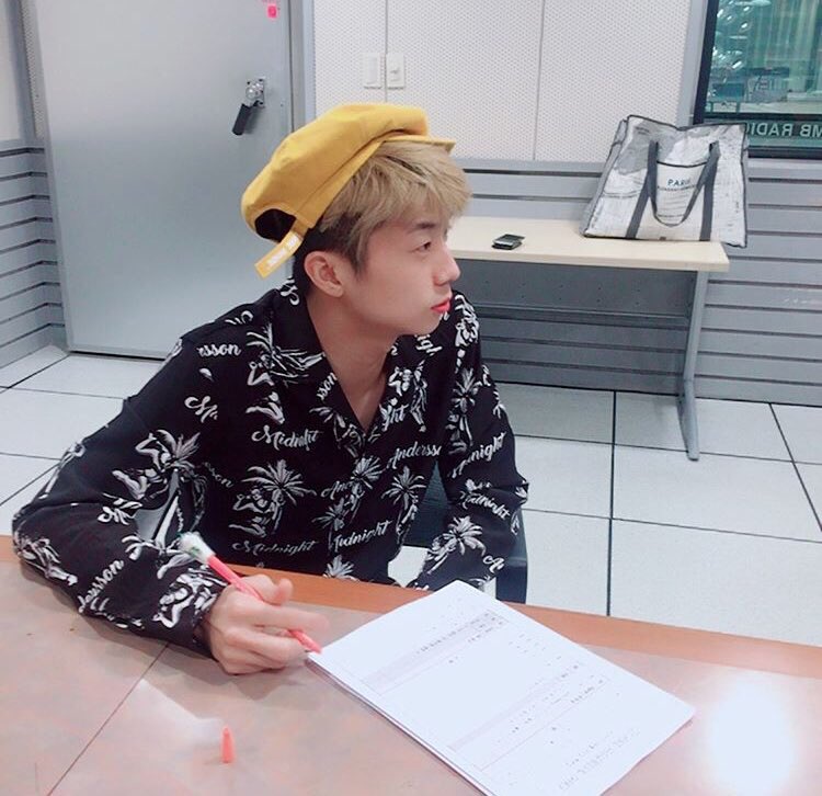 AnnnW_'s tweet photo. 모자 넘 귀여워 https://t.co/C84NNhV2Rm