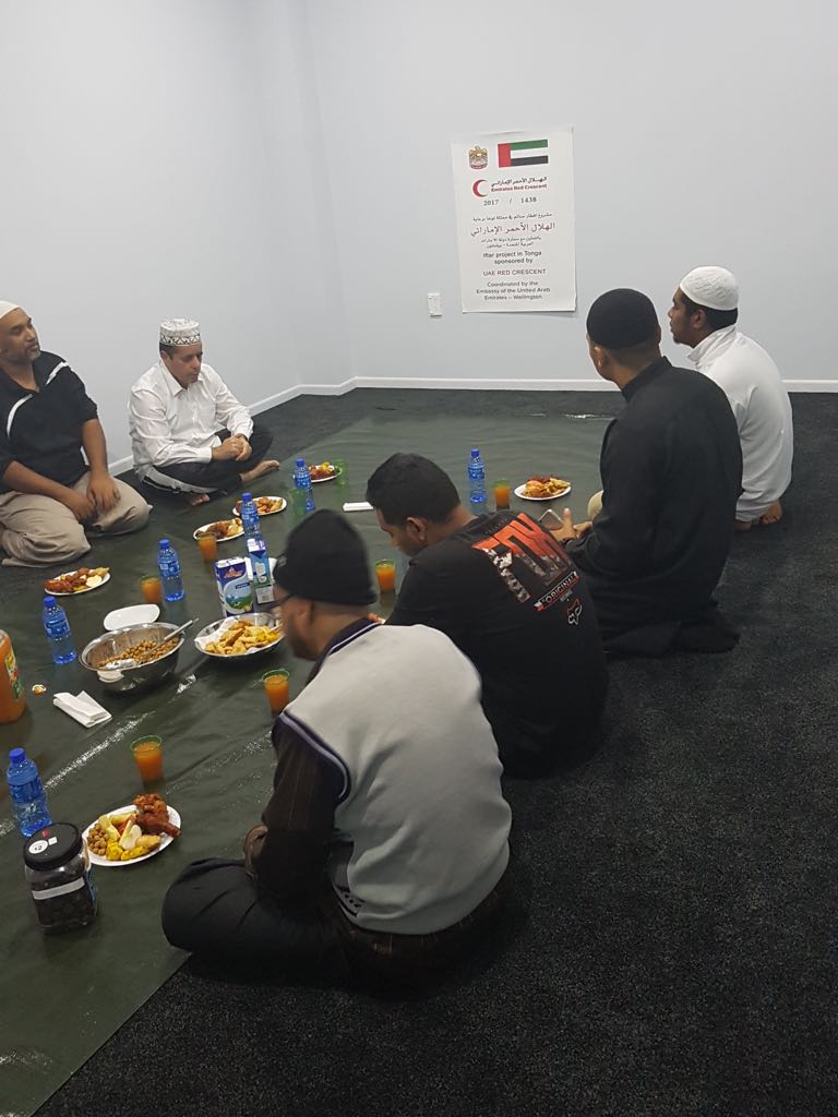 هيئة #الهلال_الاحمر_الاماراتي تمول مشاريع إفطار صائم في مملكة تونغا احدى دول المحيط الهادئ بإشراف سفارة #الامارات لدى #نيوزيلندا <a href="/emiratesrc/">الهلال الأحمر الإماراتي</a>