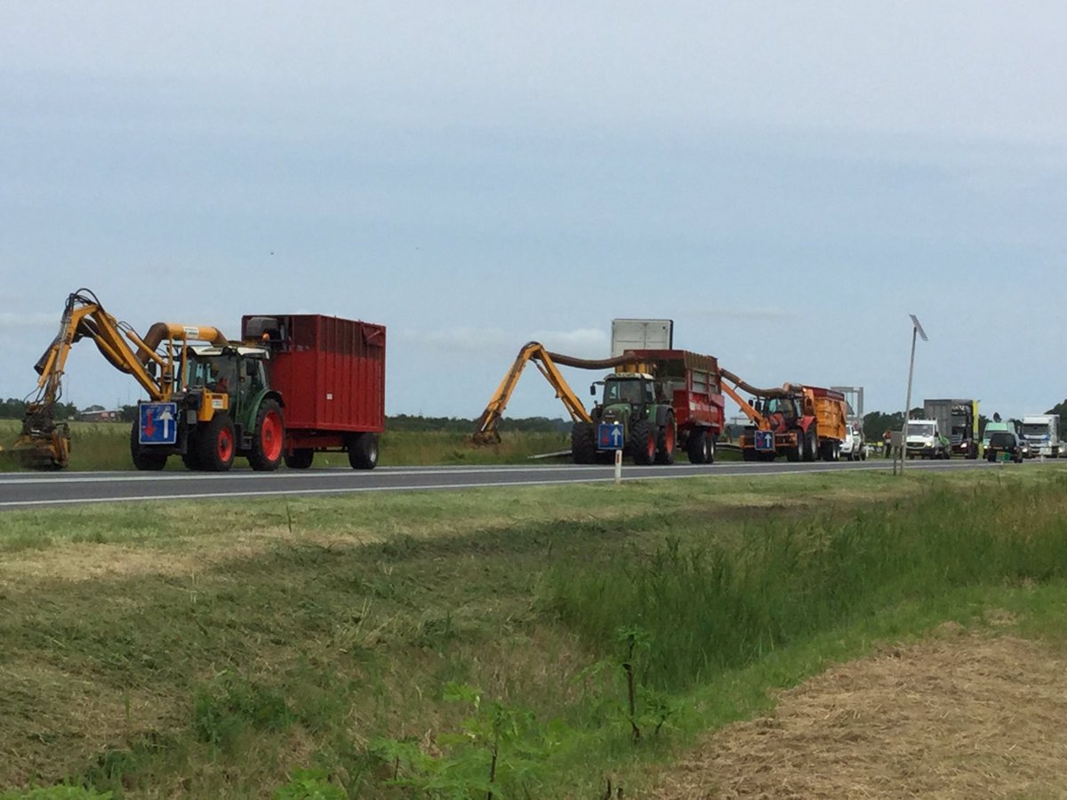 Momenteel zijn we aan het maaien op de #n46 voor de <a href="/provgroningen/">Provincie Groningen</a> .
Hou u rekening met enige vertraging.