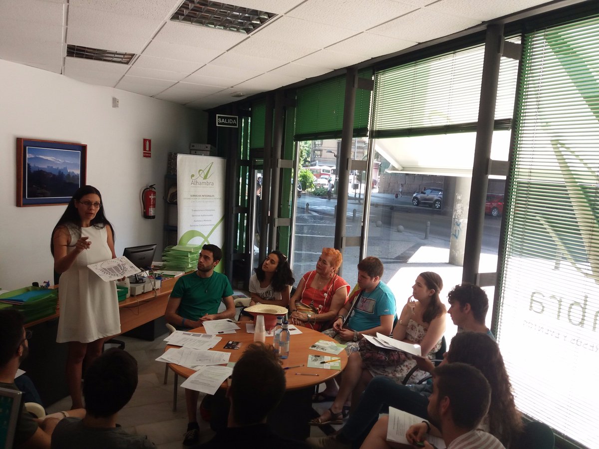 azafatasalhambr's tweet photo. Nuestra compañera Marisa formando a los nuevos #voluntarios del @FestivalGranada ¡Están deseando empezar! https://t.co/i9r570uCsW