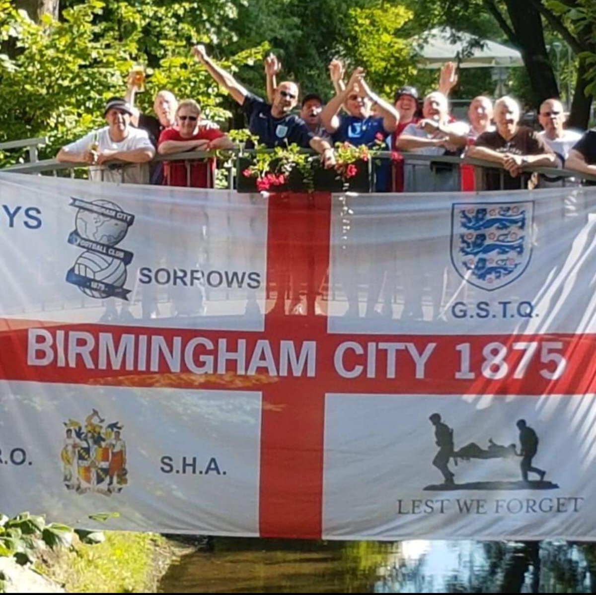 Help get our flag back- grabbed off my friend in kielce last night by a Polish man. <a href="/henrywinter/">Henry Winter</a> <a href="/BroadcastMoose/">Ian Abrahams (Moose)</a> <a href="/BCFC/">Birmingham City FC</a> <a href="/SoccerAM/">Soccer AM</a> <a href="/AwayDays_/">Football Away Days</a>