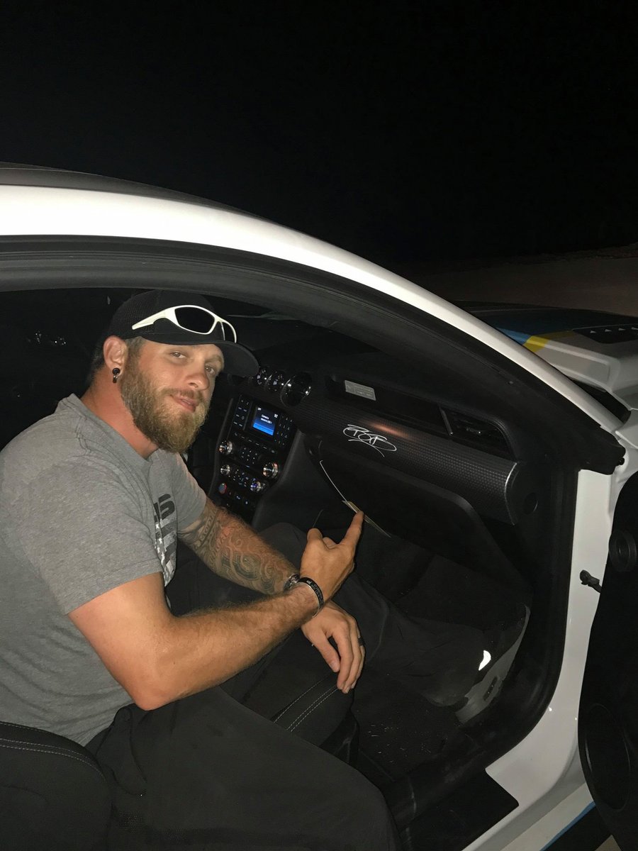triciac3619's tweet photo. #BGNation.. ONLY 14 DAYS LEFT To WIN The @BrantleyGilbert Signed #FanMobile!! @AthensFord 
https://t.co/N821pyKgTC https://t.co/pOxzfkYq85