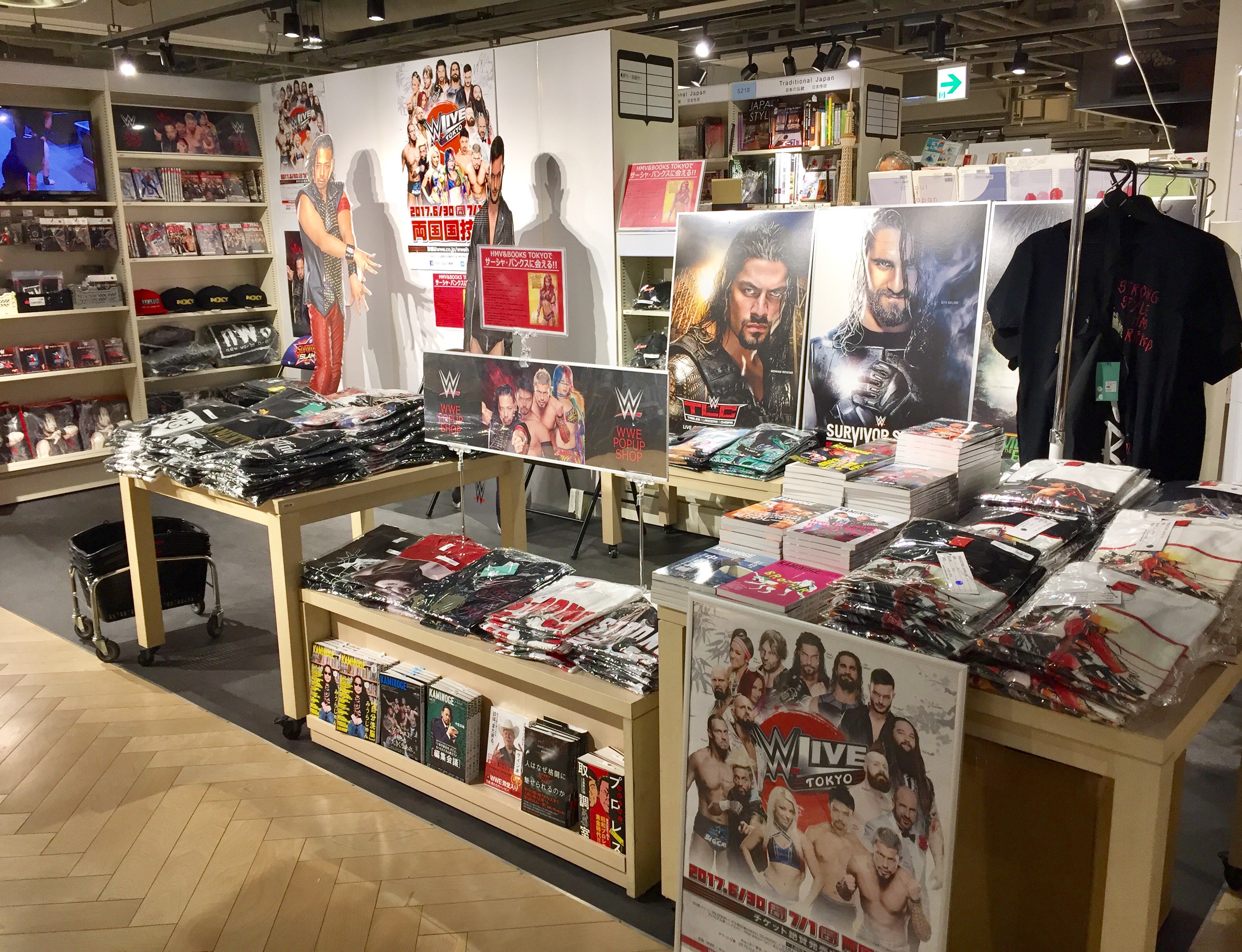 Hmv Books Shibuya Wwe 好評開催中の Wwe Pop Up Shop が5fにて展開パワーアップ 中邑真輔選手のグッズが人気です 7 1 土 にはwweディーバ サーシャ バンクスとの撮影会もございます ぜひご来店ください イベント詳細 T Co