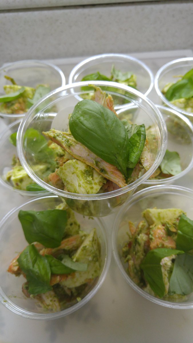 출국 3일을 앞두고 사랑하는이들과의 만남.
아침부터 멘탈 붕괴 직전에 만들어진 도시락을 맛있게 먹어주니 고맙고...