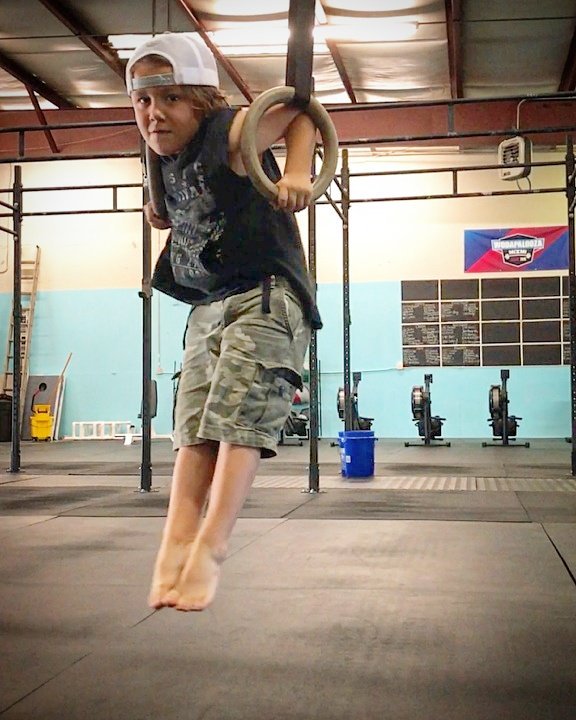CFSodaCity's tweet photo. This 6 year old is a better gymnast than you. #toespointed
2035 @crossfitgames champ Landon looking fly while flying high. #swag
#CrossFit https://t.co/ra2jv3Ym7c