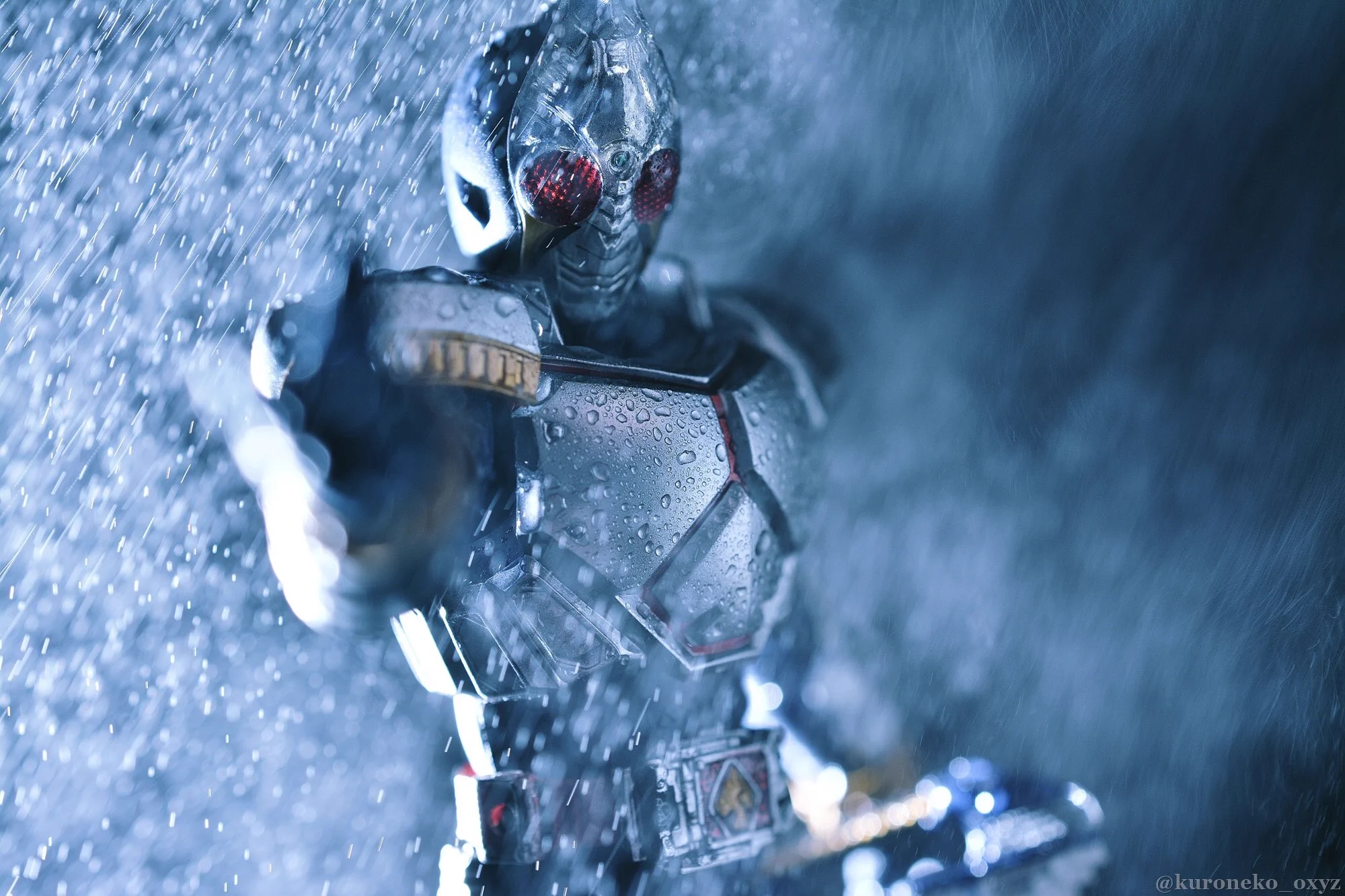 本物のようなかっこよさ！仮面ライダーのフィギュアが水しぶきでパワーアップ！