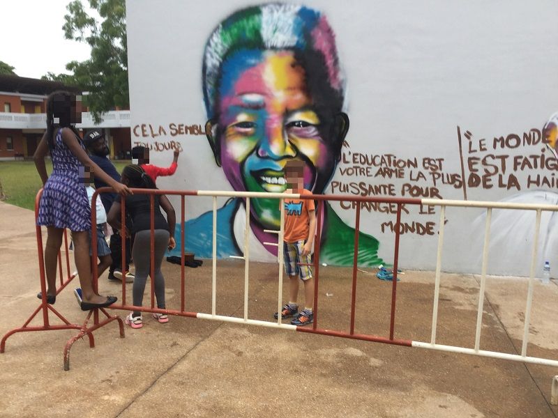 CE2_lfl's tweet photo. @EMCpartageons "fresque citoyenne" à @CDG_Togo terminée, fruit de notre coopération avec l'artiste graffeur #SITOU : https://t.co/FVa98qH7ZX https://t.co/KKUZKvzfKB