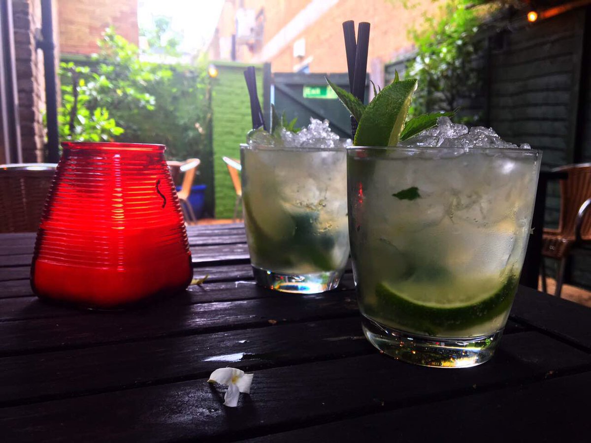 Konnigans's tweet photo. Enough heat !!☀️😊 cold beers , #241cocktails #bestbarsnacks #happyhour @NappyValleyNet @WandsworthMums @wandsworthsw18 @WandsworthBeer https://t.co/a7lfCiCGmE