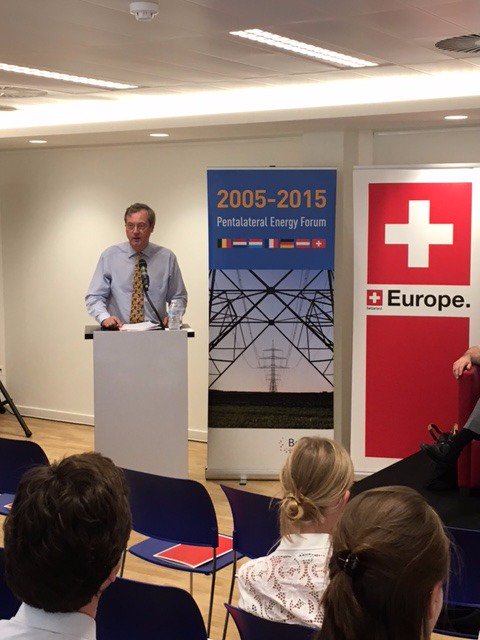beneluxunion's tweet photo. SG #Benelux T.Antoine"coopération régionale énerg.1 nécessité mais pas 1 obligation. Chaque pays doit en tirer avantage" #PartnersInDialogue https://t.co/Om2URIrvWT