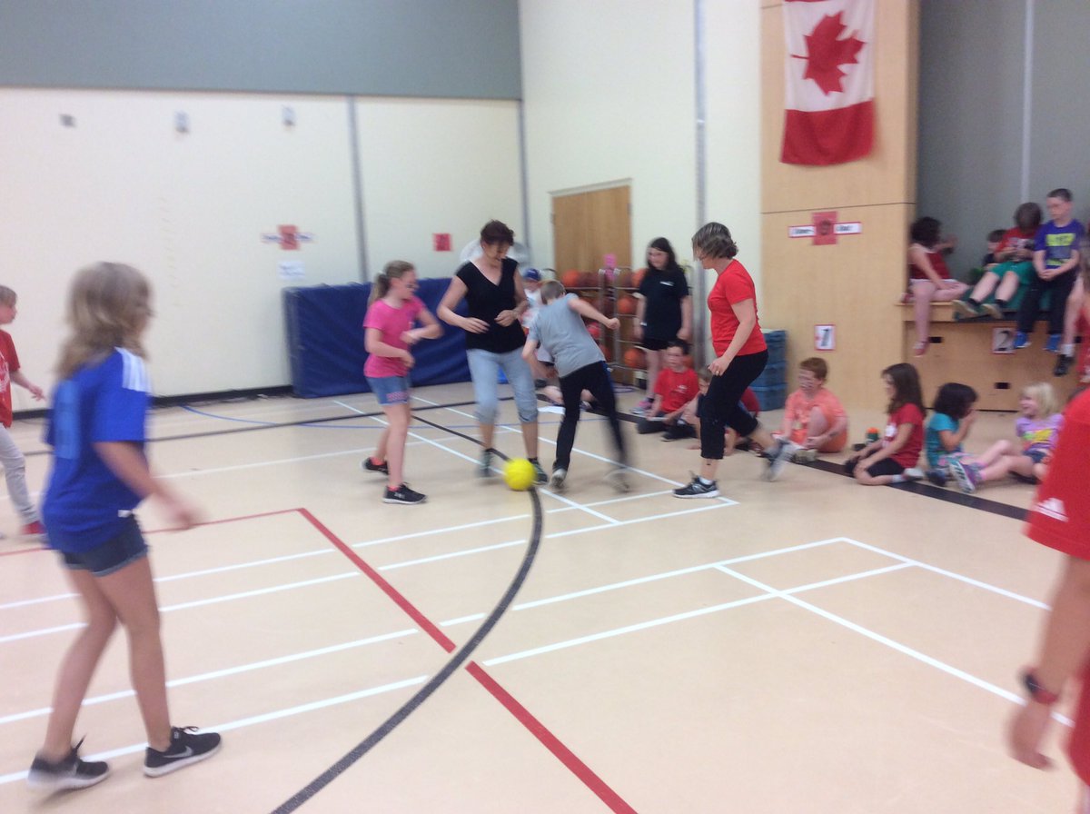 rvandert's tweet photo. @avrsb More fun at GVES in a very hot and humid gym!!!! Handball, soccer and Minute to win it. Canada 150. https://t.co/Kg6Z5NPF7E