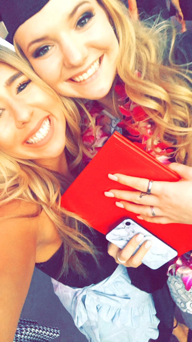 Kendall_lyn's tweet photo. So proud of my grad🎓❤️ @missyvande https://t.co/K1g1PN3bha
