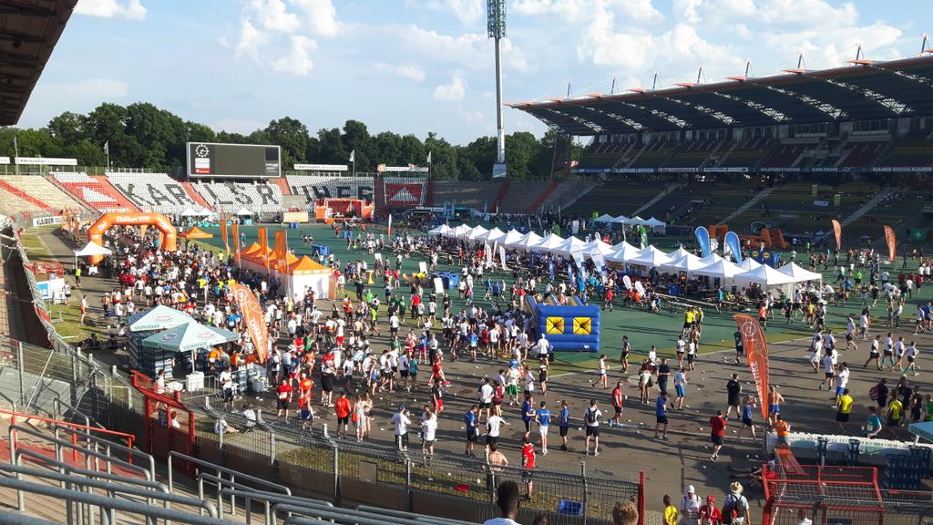 LivingKarlsruhe's tweet photo. Großen Respekt an alle Runner, die heute bei 35 Grad die 6 km bewältigt haben! 💪 Ihr seid die Besten! #be2run #Karlsruhe https://t.co/sJbkcjcSkK