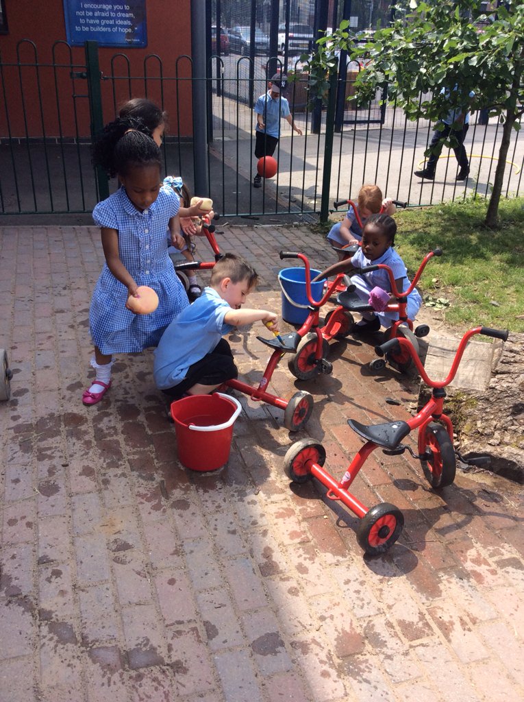 stmarysrcmidd's tweet image. Come to nursery car wash today......fill up and you don&apos;t have to pay #sponging