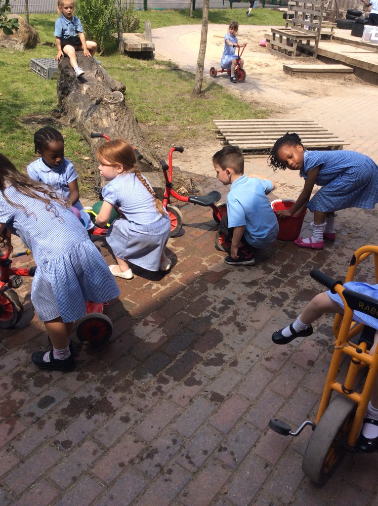 stmarysrcmidd's tweet image. Come to nursery car wash today......fill up and you don&apos;t have to pay #sponging