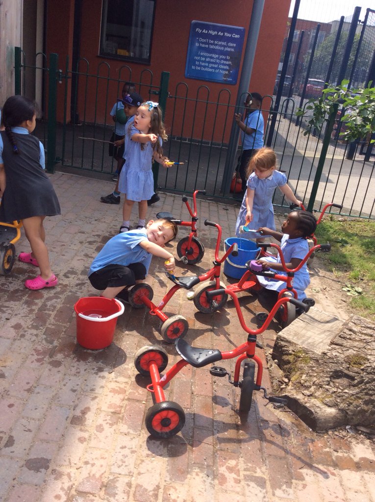 stmarysrcmidd's tweet image. Come to nursery car wash today......fill up and you don&apos;t have to pay #sponging