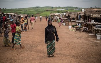 Afronline's tweet photo. Op-ed. "On #Worldrefugeeday2017 say yes to human mobility and no to Fortress #Europe" by @leilabodeux (@CaritasEuropa) cc @eucopresident https://t.co/1b9mVv6MeA