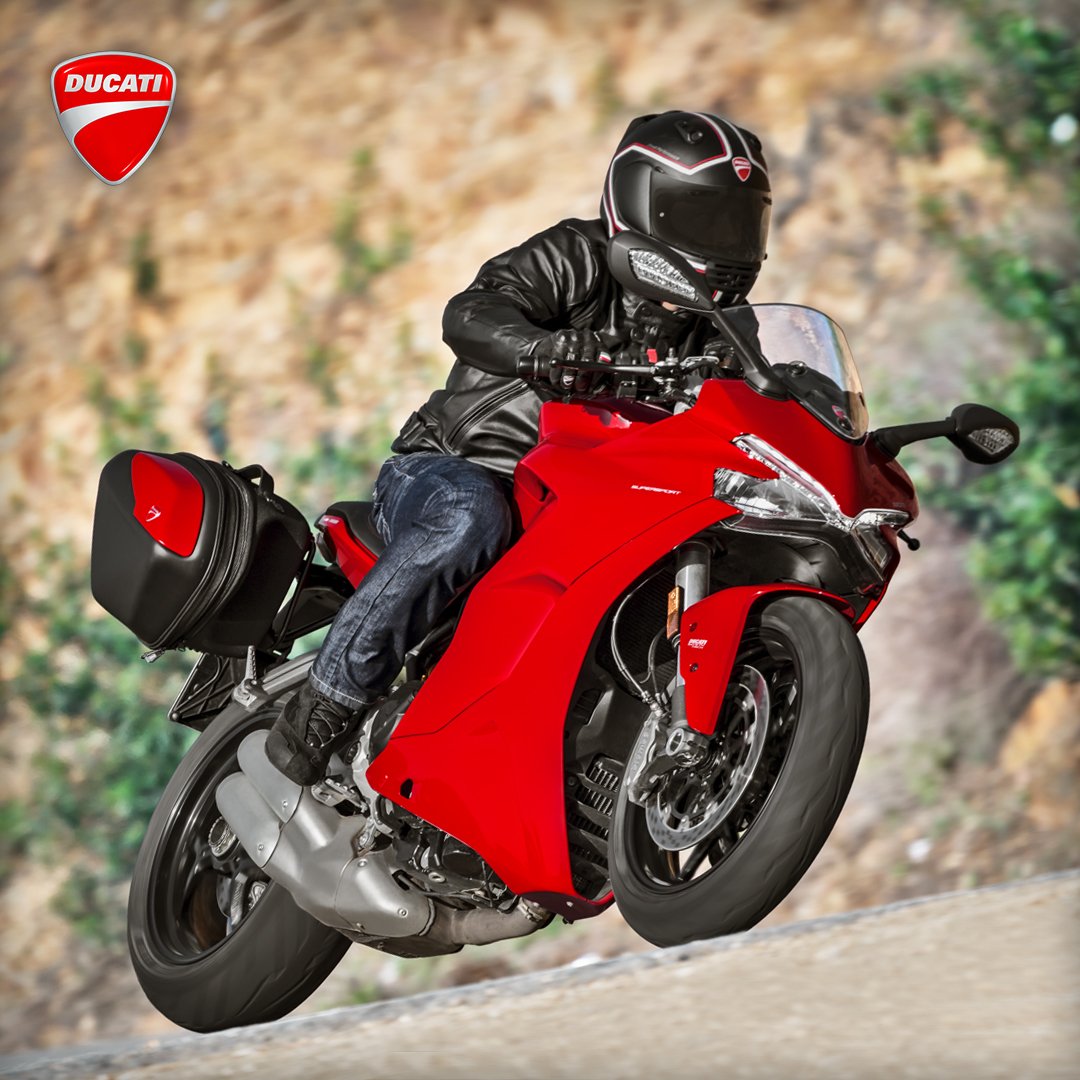 DucatiMotor's tweet photo. #SuperSport: indulge your sports instinct, anywhere, at any time. Discover it: https://t.co/giwiatZLqG #DucatiBikes #Ducati2017 #Ducati https://t.co/VRWbcJKJuT