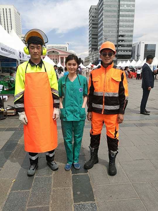 Хөдөлмөр, нийгмийн хамгааллын яамны нээлттэй хаалганы өдөрлөгт сургалт, зөвлөгөө өгч оролцлоо.