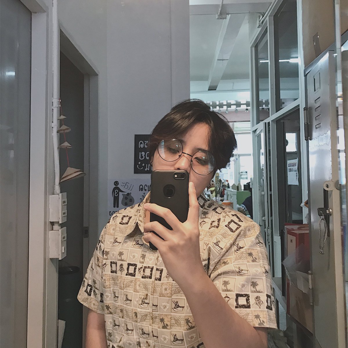 K_3iShawn's tweet photo. ทดลองใส่เสื้อเชิ๊ต #เรียล https://t.co/CdTLuplaRe