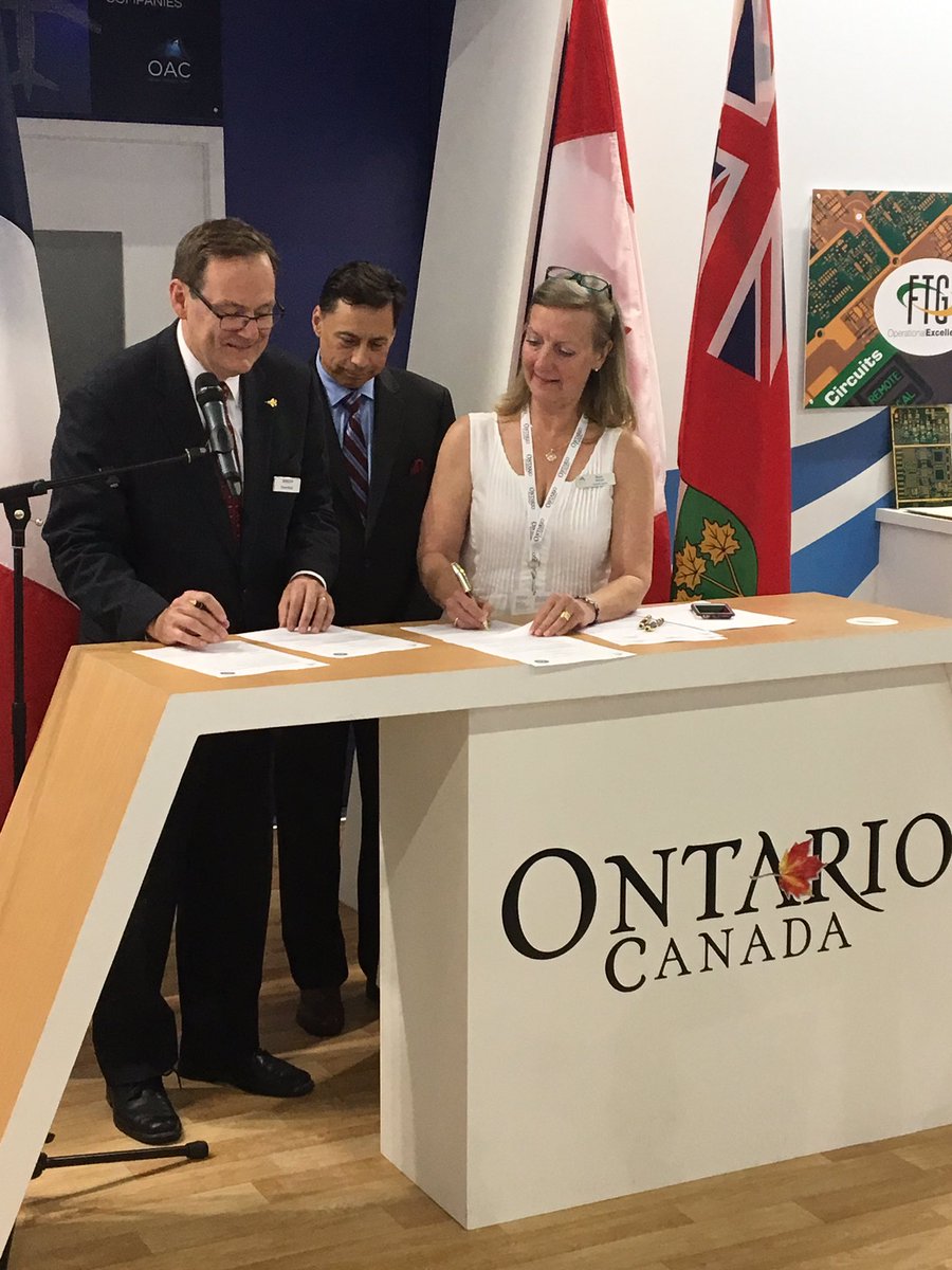 the_oac's tweet photo. @CASInstitute &amp; @the_oac sign an MoU to collaborate on the development of young professionals #PAS17 @parisairshow https://t.co/zstH6t3E5s