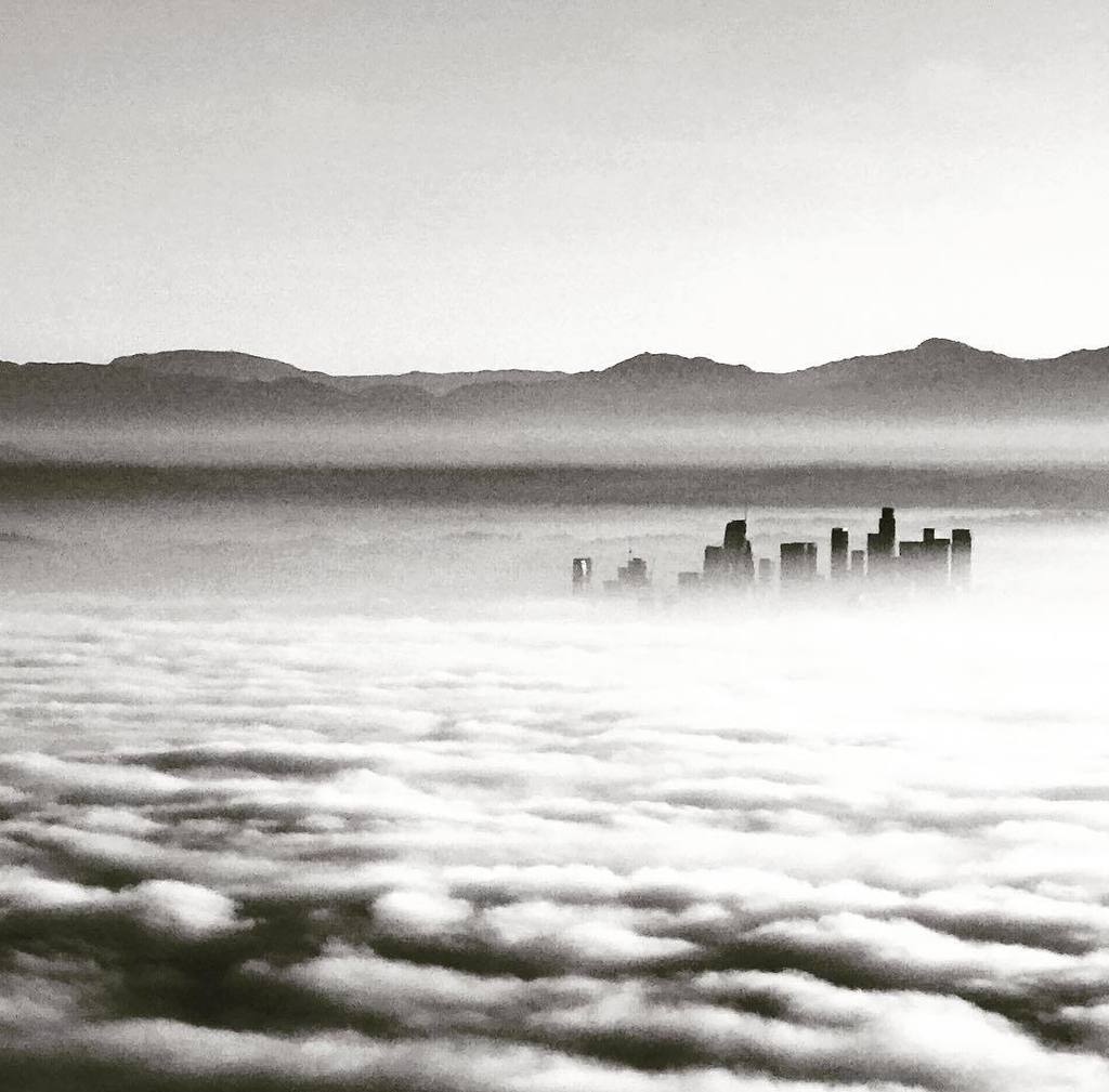 j0hnburns's tweet photo. #LA peering out of the fog. One more flight. #usa https://t.co/8sWgyo4rnY https://t.co/aeYdis1l0T