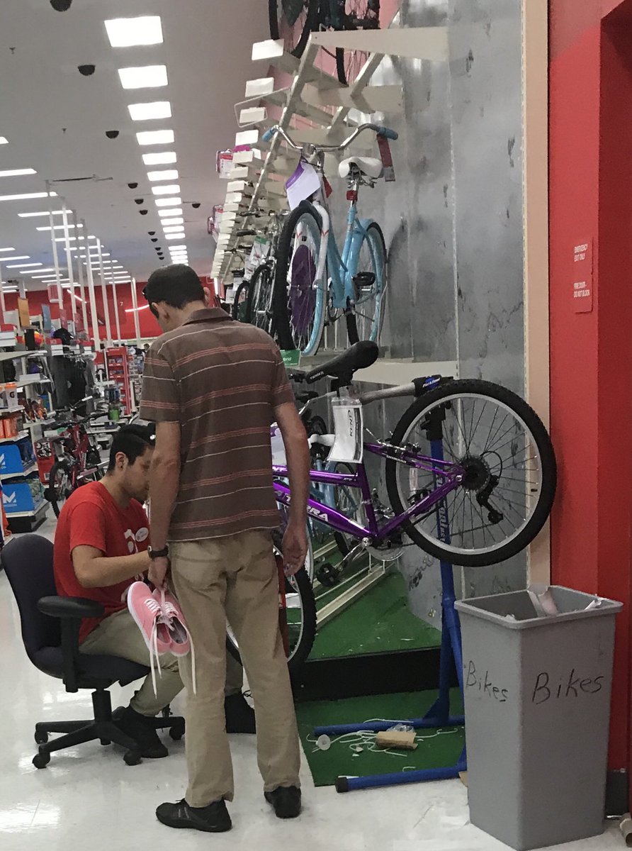 1903 Bike Builder, Maui, in action Sunday afternoon! Fixing a bike quickly for our guest! <a href="/m_deyle/">Mike Deyle</a> @smithakaitlin