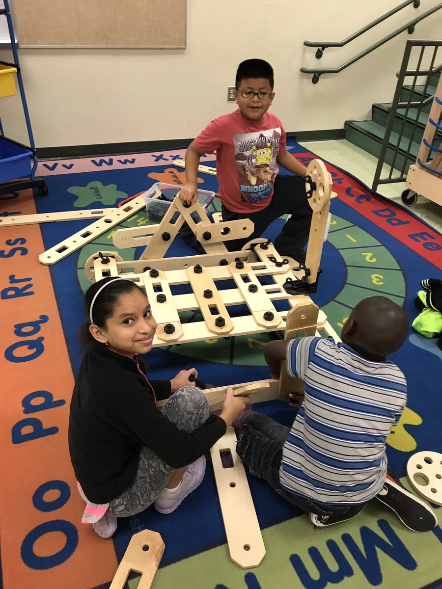 EatonSTEM's tweet photo. 4th graders @ParksideProud using @Rigamajig to create something new! Great job Bullfrogs! #ccpssuccess https://t.co/2ZyvjvOixm