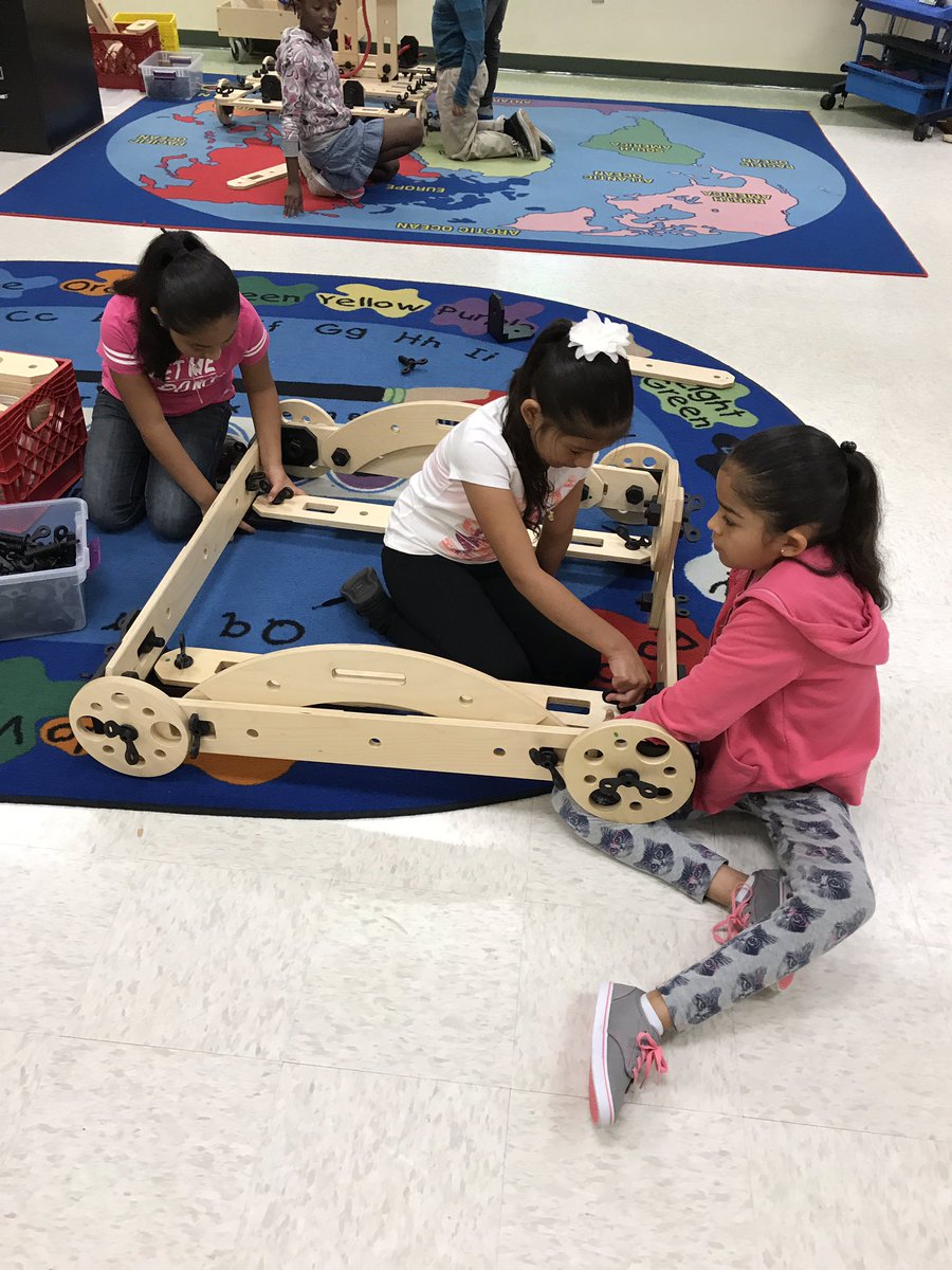 EatonSTEM's tweet photo. 4th graders @ParksideProud using @Rigamajig to create something new! Great job Bullfrogs! #ccpssuccess https://t.co/2ZyvjvOixm