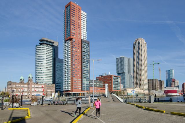 rotterdam's tweet photo. Waar wil jij wonen in 010? Voor nieuwkomers en huidige #Rotterdammers is er nu een geheel nieuwe website! Kijk op https://t.co/aQQbIINCFn https://t.co/jgJYX5JUr7