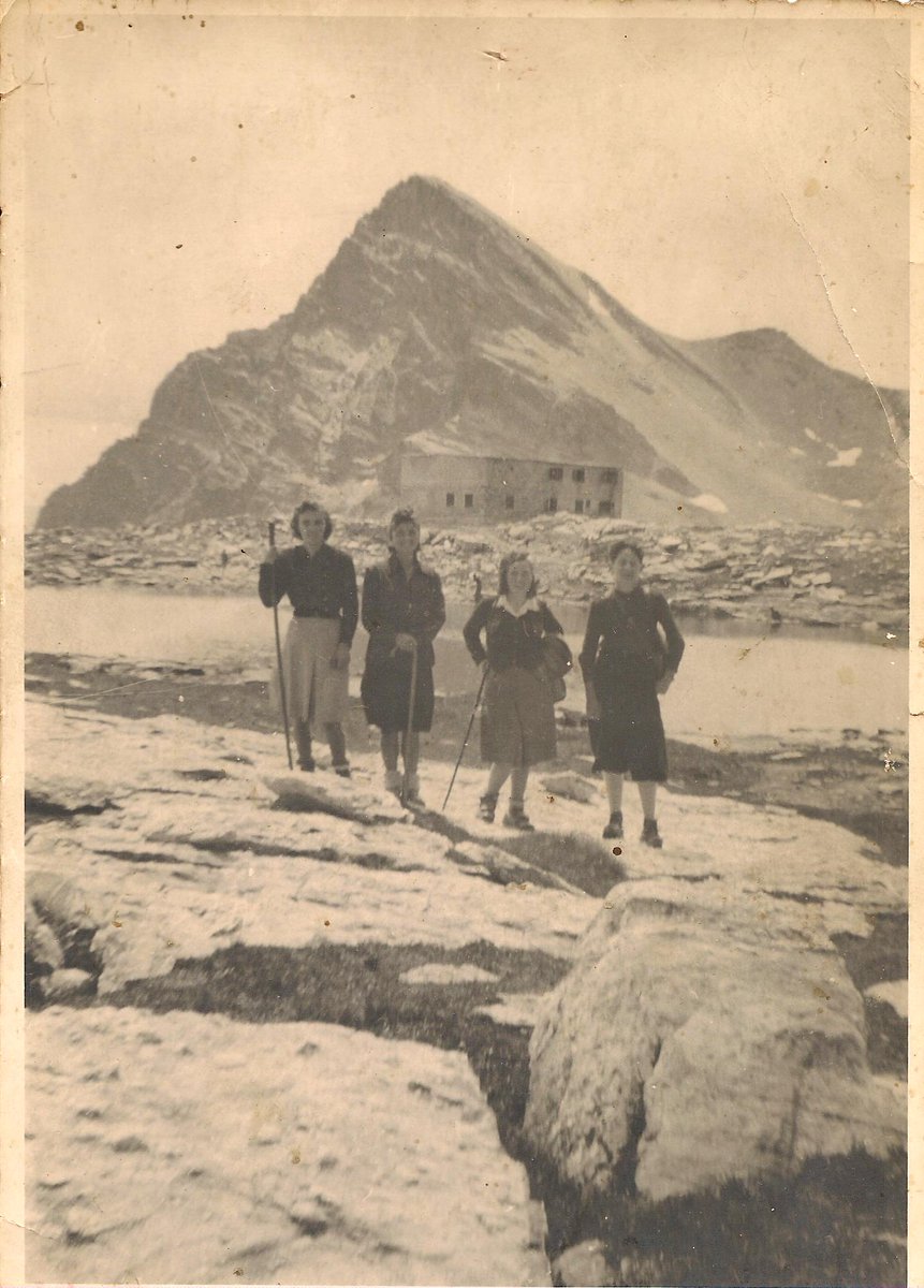 fiorenza30's tweet photo. #MariaIsoardo con le amiche ai piedi del Chersogno (3.000m) - lago delle Camoscere valle #Maira
#FotoDAltriTempi
@CasaLettori
@il_maira https://t.co/yK9RJ96lyV