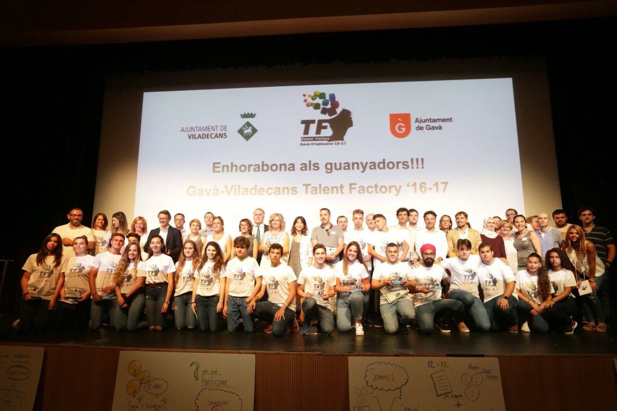 carleenss_'s tweet photo. #1erPremi #TalentFactory2017 #Sonolife @TFtalentfactory GRÀCIES A TOTS! Grans Finalistes/Amics al nostre costat! 💙 https://t.co/3y5lSPOjb7 https://t.co/HMcFQ2a0BZ