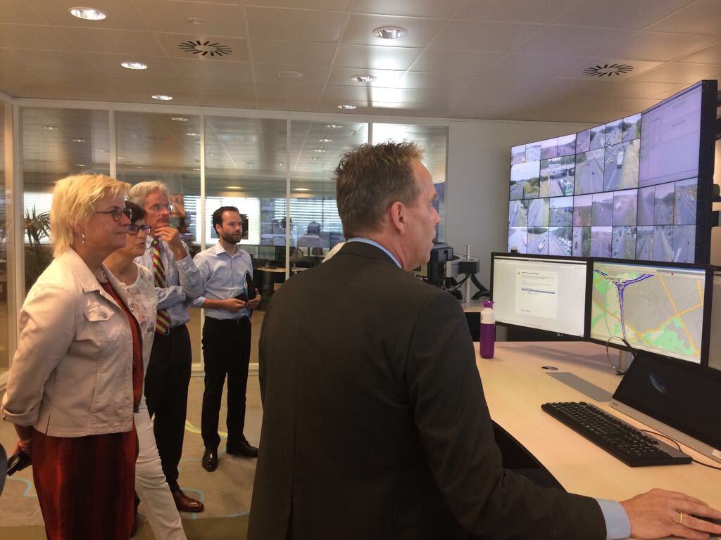 RWS_ZN's tweet photo. Onze directeur-generaal @micheleblom bezoekt vandaag de @vczn in #Helmond en praat met partners over innovatie op het gebied van #mobiliteit https://t.co/fqtd4Agt59