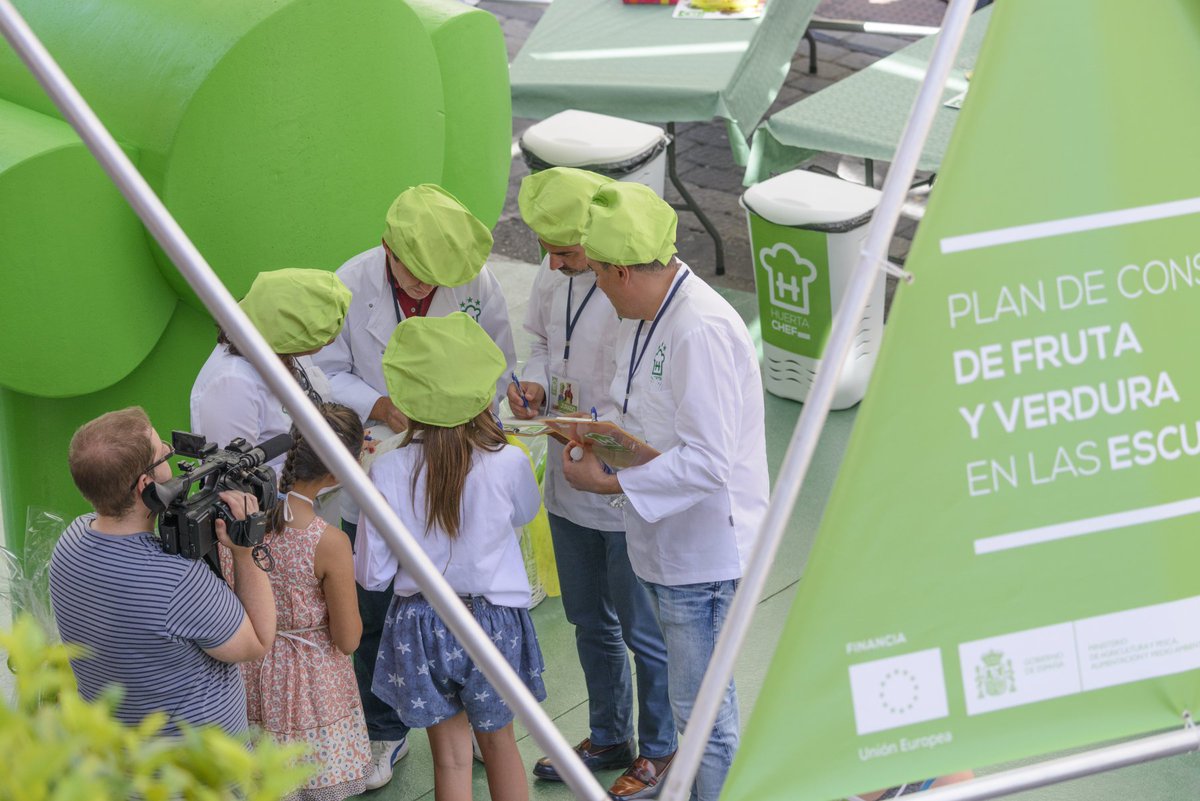 HuertaChefRM's tweet photo. Hola @AgriculturAnd! ¿Qué os parece el evento de cocina #HuertaChef para fomentar el consumo de #fruta y #verdura entre los #niños? https://t.co/ODHUYcM4qN