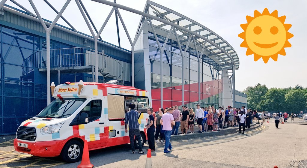 kaz1505's tweet photo. On a super sunny day what's better than your work paying for ice cream for you all! #NotMuch #VMSwansea #TheyRock @virginmediajobs 🌞👍😁🍦🍧🍨 https://t.co/J7uXF4GRD8