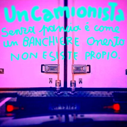FlavioFASSIO's tweet photo. Numero 1
Dipingo a spruzzo per innovare la cultura digitale del paese.
#immateriale #arte #innova #cultura #digitale #trasformando #pittura https://t.co/2B3UJqtxPq