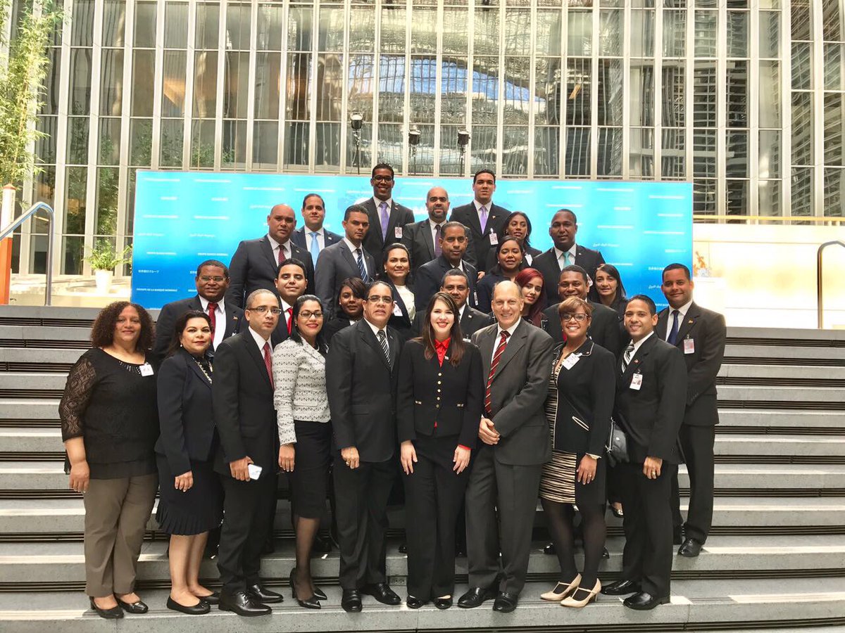 DeyaniraGomezH's tweet photo. [ Washington DC ]

Encuentro en el BANCO MUNDIAL. 
#ProgramaLideresVisitantes y #LideresRDenUSA con @ElicFernandez y Lic. Jaime Álvarez. https://t.co/r97kPL0jmW