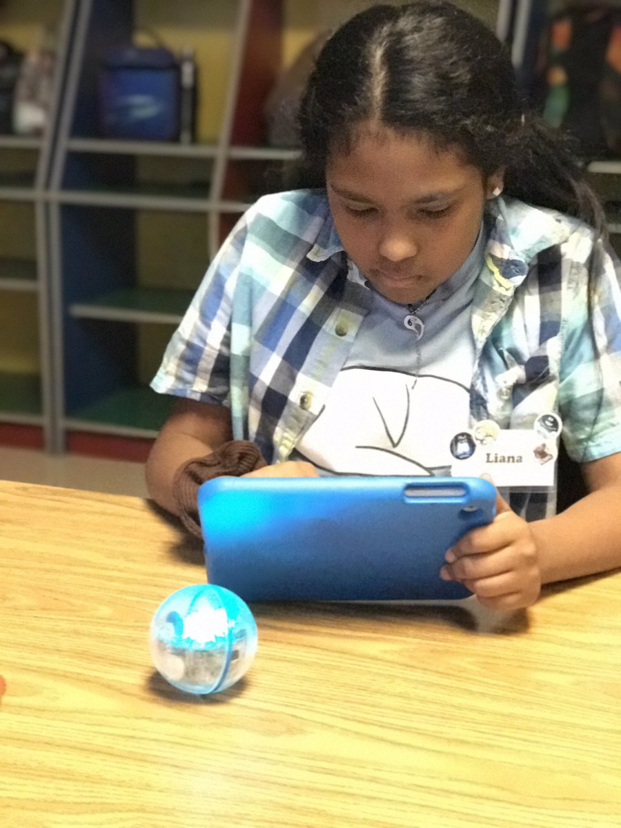 AlisonRizzoBern's tweet photo. Ss learn block coding basics with @SpheroEdu #ESSP5 #4DaysThatChangeLives #GiftedHCPS #SPRKLightningLab #HCPSTeach #SpheroEdu https://t.co/8NNWBUdtch