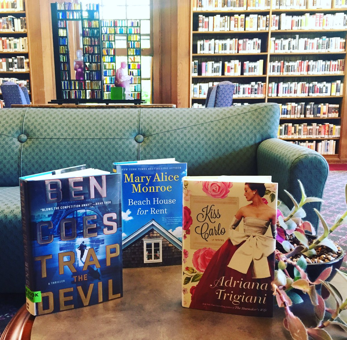 #NewBooks! #BenCoes' #TrapTheDevil, @MaryAliceMonroe's #BeachHouseForRent, and @AdrianaTrigiani's #KissCarlo are today's features! 😍🙌🏼☕️📖📚