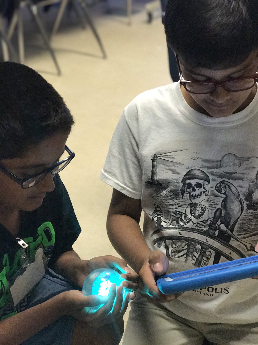 AlisonRizzoBern's tweet photo. Ss learn block coding basics with @SpheroEdu #ESSP5 #4DaysThatChangeLives #GiftedHCPS #SPRKLightningLab #HCPSTeach #SpheroEdu https://t.co/GBLyHtQmxB
