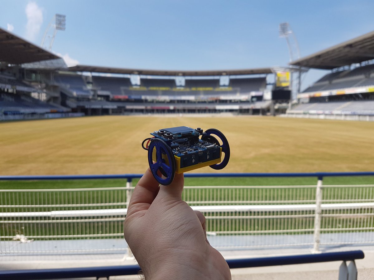 Robotips_asso's tweet photo. #swarmtips s'imagine déjà sur le terrain de l' @ASMOfficiel Il a déjà les couleurs https://t.co/YWx3pUQQsF