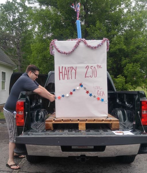 GFAFederalCU's tweet photo. Reece getting ready for Hubbardston's 250th birthday celebration. GFA brought cake! #gfafederalcu #betterbanking https://t.co/TSz8sFdsLU