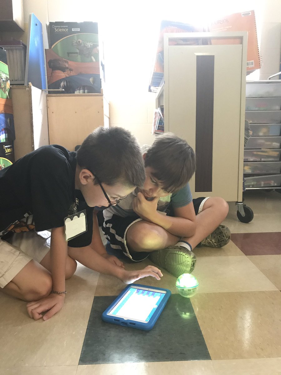 AlisonRizzoBern's tweet photo. Ss learn block coding basics with @SpheroEdu #ESSP5 #4DaysThatChangeLives #GiftedHCPS #SPRKLightningLab #HCPSTeach #SpheroEdu https://t.co/Fd4bOv4RoJ