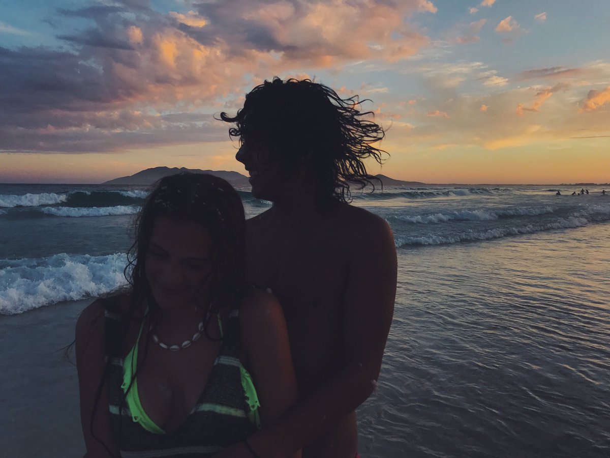 camilaftaitana's tweet photo. no los shippeo mas porque no me da el tiempo! son hermosos juntos, me encanta la pareja que forman 🤤😍 #simolina https://t.co/yMjbfSIfBb