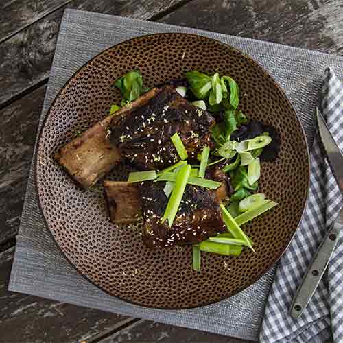 SouvyNL's tweet photo. Sappige short rib met een rokerige barbecue smaak. Klink bijna onmogelijk hé? Het recept vind je hier→ https://t.co/fVvftocoI1 https://t.co/cN7gMN4Ebv